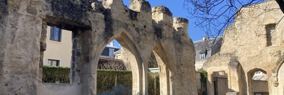 reims, ruine, klosterruine, abtei, saint nicaise, frankreich, mittelalter, gotik, steinmauern, bogen, architektur, historisch, altstadt, kulturdenkmal, geschichte, europa, denkmal, ruinengelände, stadt, natur, ruinenlandschaft, stein, sonnig, klarer himmel, garten, lavendel, hof, historisches gebäude, französische architektur, altstein, erbe, archäologie, ruinenarchitektur, kultur, altmauer, stadtzentrum, reiseziel, tourismus, atmosphäre, detailreich, historische reste, kulturgeschichte, französischer stil, bauwerk, klosteranlage, ruhige szene, authentisch, außenansicht, verwittert